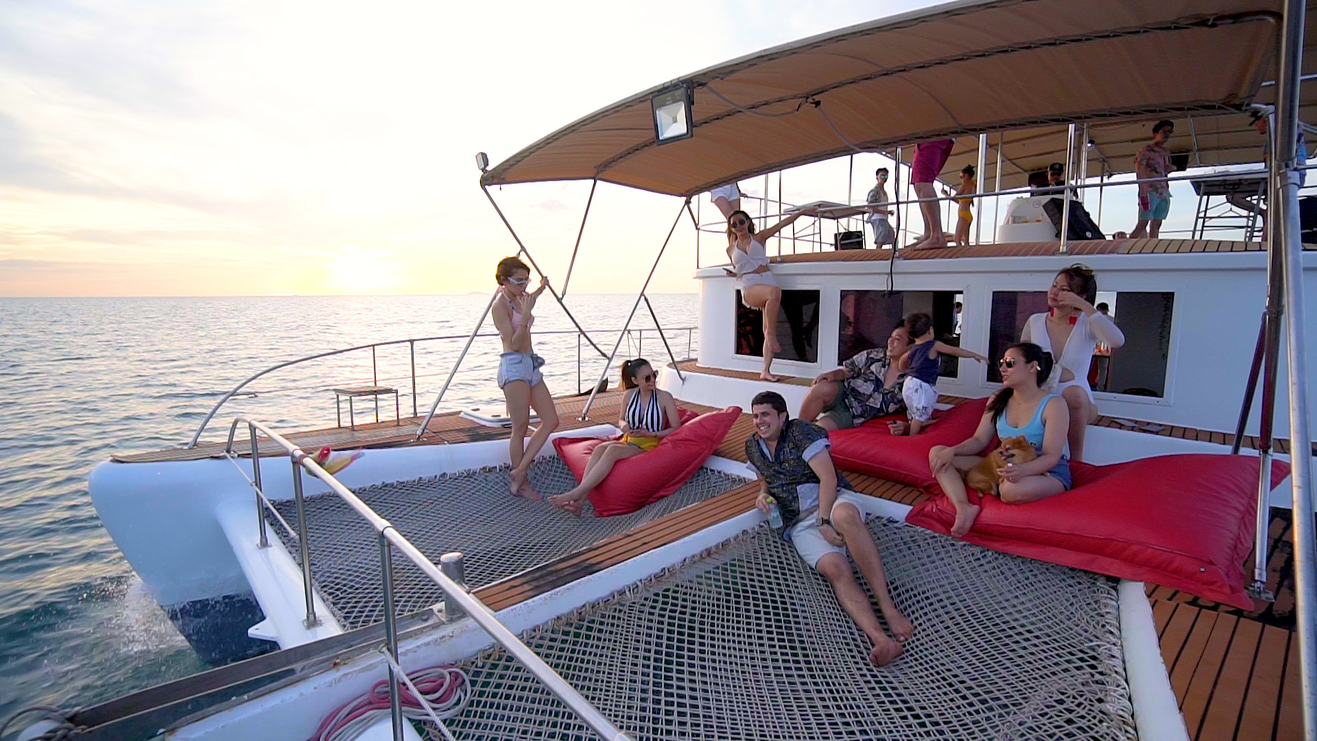 yacht party pattaya